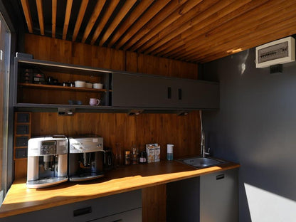 Cafetería contenedor con porche y terraza