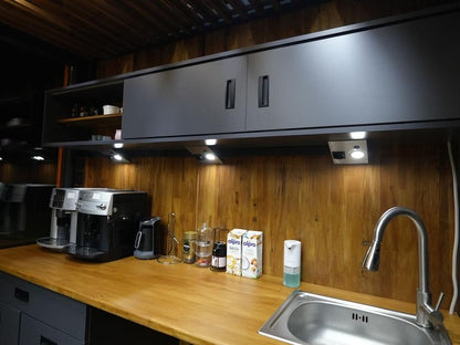 Cafetería contenedor con porche y terraza