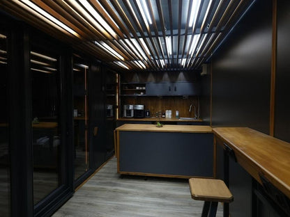 Cafetería contenedor con porche y terraza