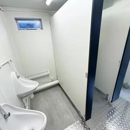 Bloque de sanitarios 3 + 1 4,8 x 2,7 m