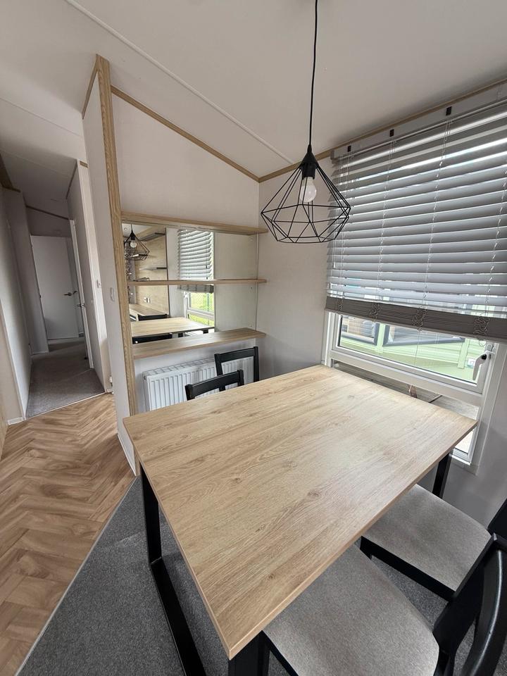 Mobil-Home , Casita, Aislada Para El Invierno, 11,00 × 3,70 m, 3 Dormitorios, Residencia Permanente.