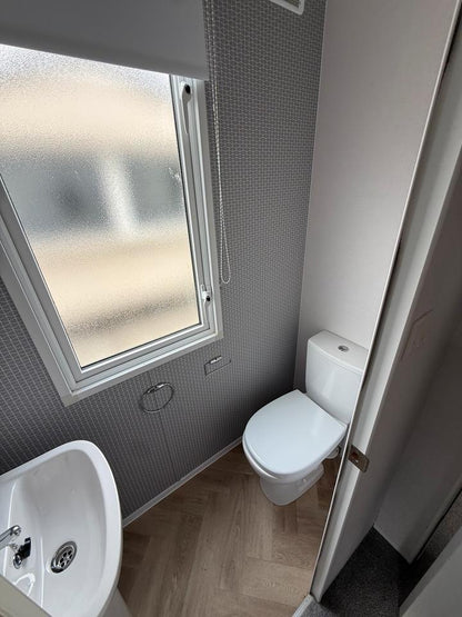 Mobil-Home , Casita, Aislada Para El Invierno, 11,00 × 3,70 m, 3 Dormitorios, Residencia Permanente.