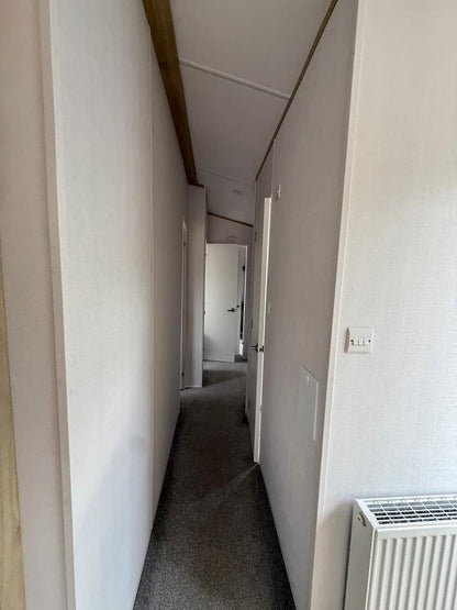 Mobil-Home , Casita, Aislada Para El Invierno, 11,00 × 3,70 m, 3 Dormitorios, Residencia Permanente.