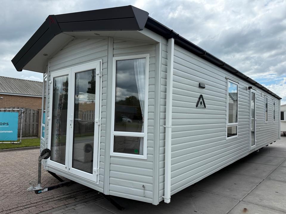 Mobil-Home , Casita, Aislada Para El Invierno, 11,00 × 3,70 m, 3 Dormitorios, Residencia Permanente.