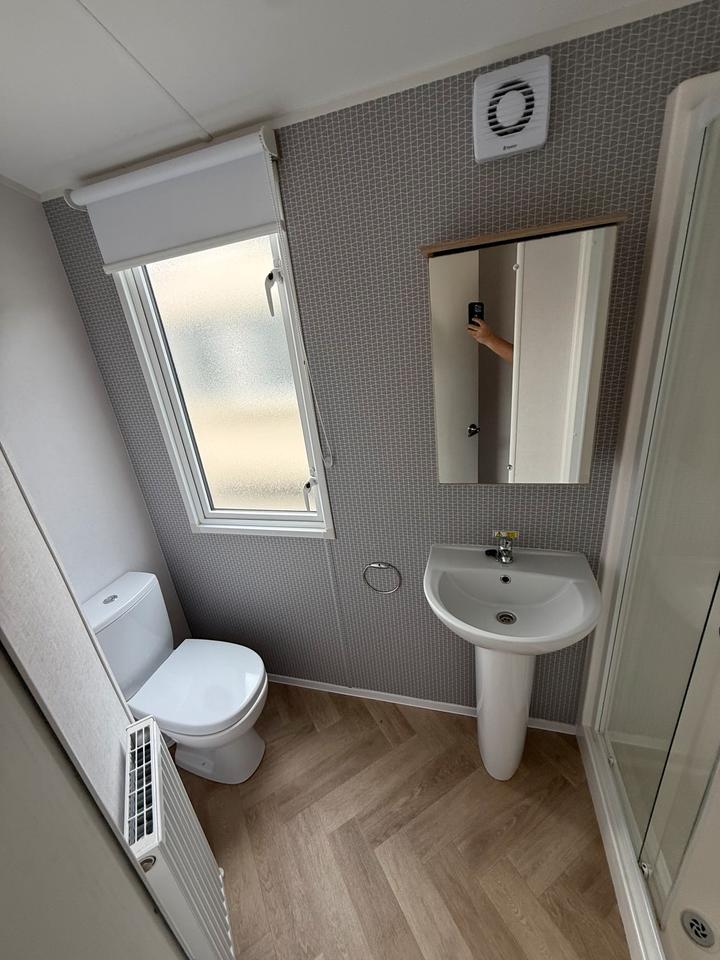 Mobil-Home , Casita, Aislada Para El Invierno, 11,00 × 3,70 m, 3 Dormitorios, Residencia Permanente.