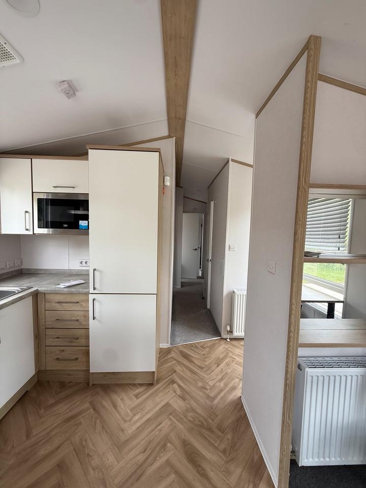 Mobil-Home , Casita, Aislada Para El Invierno, 11,00 × 3,70 m, 3 Dormitorios, Residencia Permanente.
