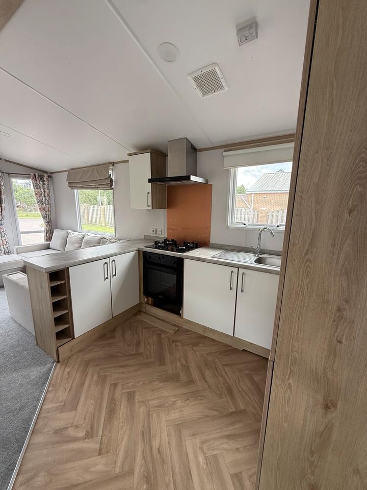 Mobil-Home , Casita, Aislada Para El Invierno, 11,00 × 3,70 m, 3 Dormitorios, Residencia Permanente.