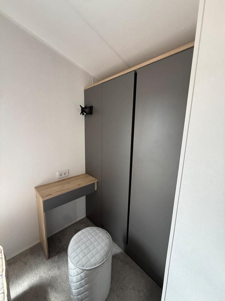 Mobil-Home , Casita, Aislada Para El Invierno, 11,00 × 3,70 m, 3 Dormitorios, Residencia Permanente.