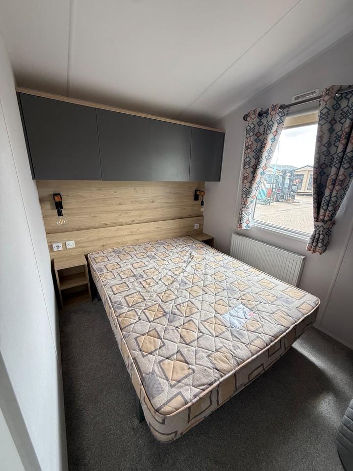 Mobil-Home , Casita, Aislada Para El Invierno, 11,00 × 3,70 m, 3 Dormitorios, Residencia Permanente.