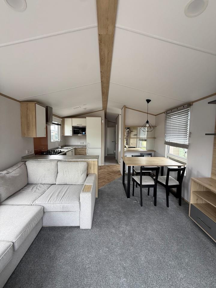 Mobil-Home , Casita, Aislada Para El Invierno, 11,00 × 3,70 m, 3 Dormitorios, Residencia Permanente.