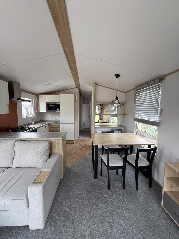 Mobil-Home , Casita, Aislada Para El Invierno, 11,00 × 3,70 m, 3 Dormitorios, Residencia Permanente.