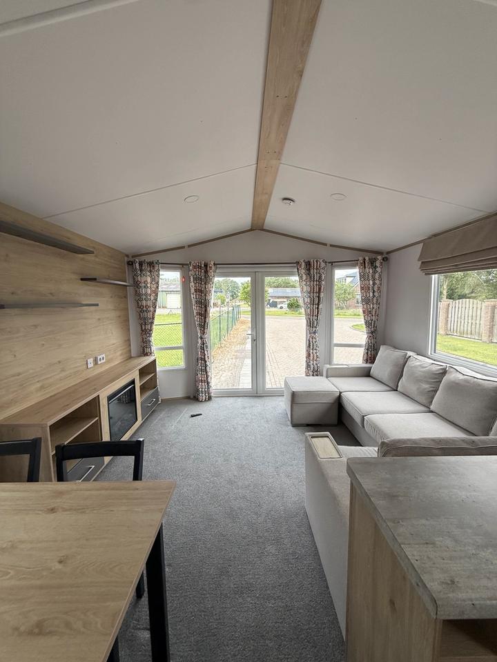 Mobil-Home , Casita, Aislada Para El Invierno, 11,00 × 3,70 m, 3 Dormitorios, Residencia Permanente.