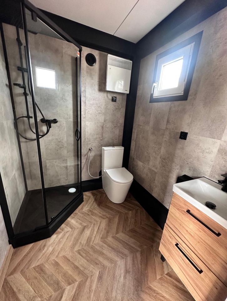 Casa Contenedor Habitable, Minicasa, Casa Modular, Mobil-Home, Casa De Vacaciones De 8 × 3 m