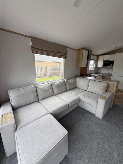 Mobil-Home , Casita, Aislada Para El Invierno, 11,00 × 3,70 m, 3 Dormitorios, Residencia Permanente.