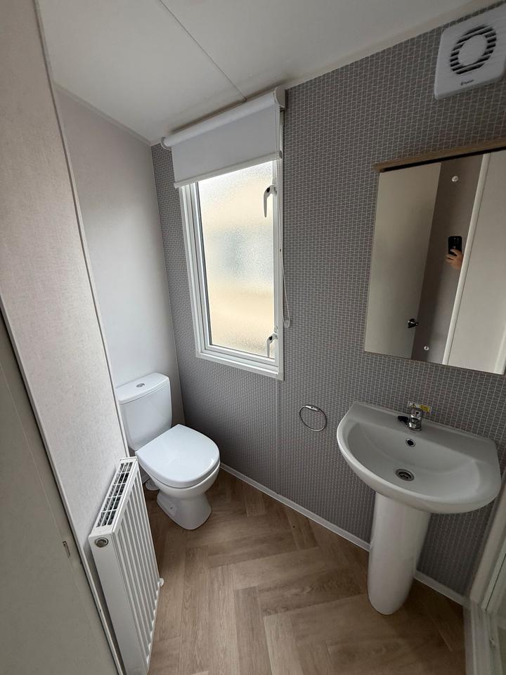 Mobil-Home , Casita, Aislada Para El Invierno, 11,00 × 3,70 m, 3 Dormitorios, Residencia Permanente.
