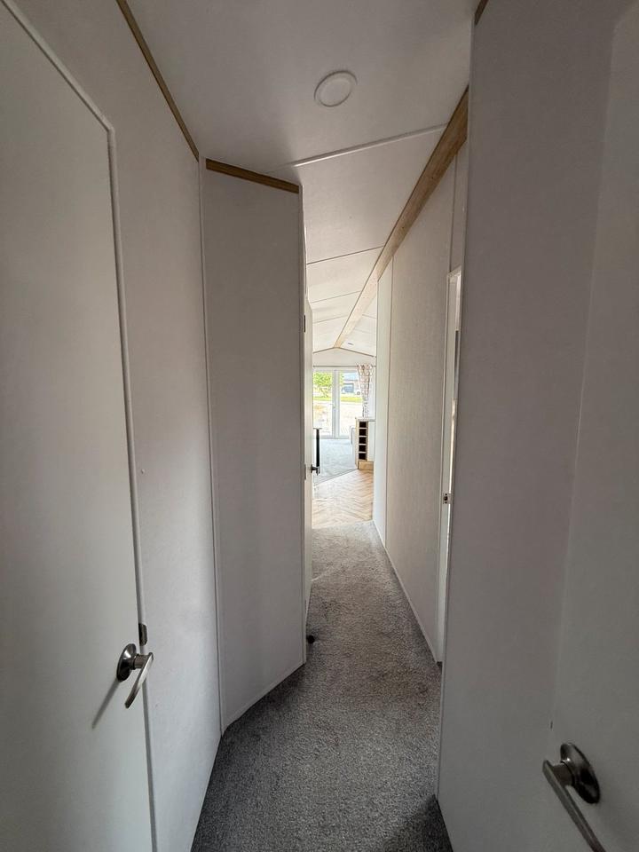 Mobil-Home , Casita, Aislada Para El Invierno, 11,00 × 3,70 m, 3 Dormitorios, Residencia Permanente.