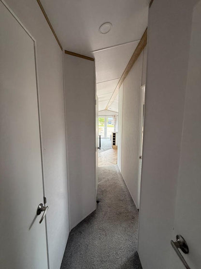 Mobil-Home , Casita, Aislada Para El Invierno, 11,00 × 3,70 m, 3 Dormitorios, Residencia Permanente.